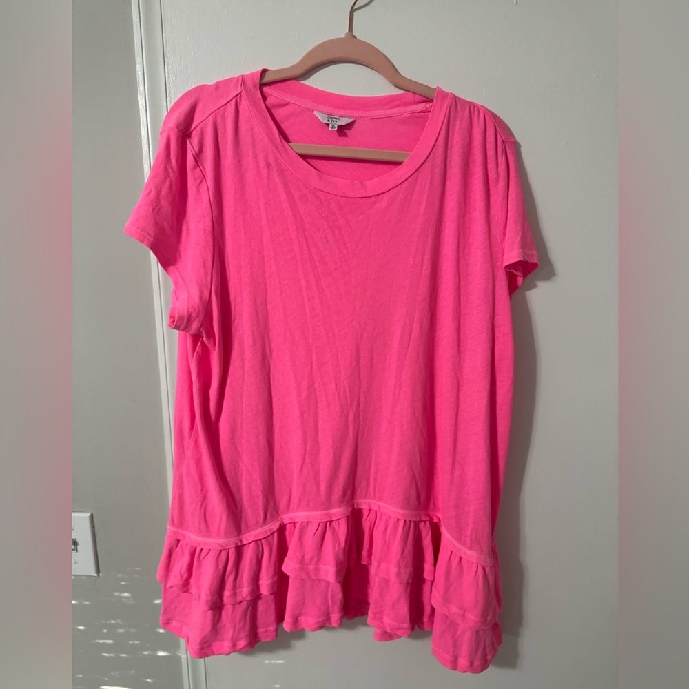 Crown and Ivy Bright Pink Short-Sleeve Ruffle-Hem Tee